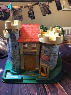 Fisher price little people play family castle 1974 model #993